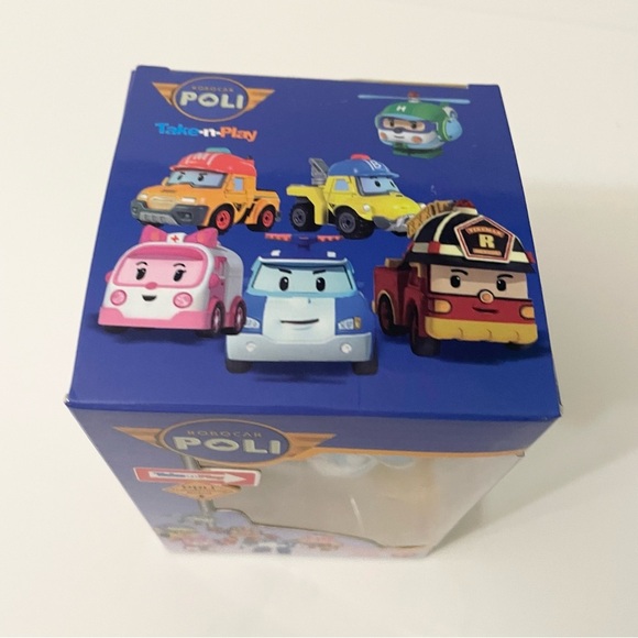 Robocar Poli Helly Take n Play Transforming Robot Toy - Picture 6 of 8